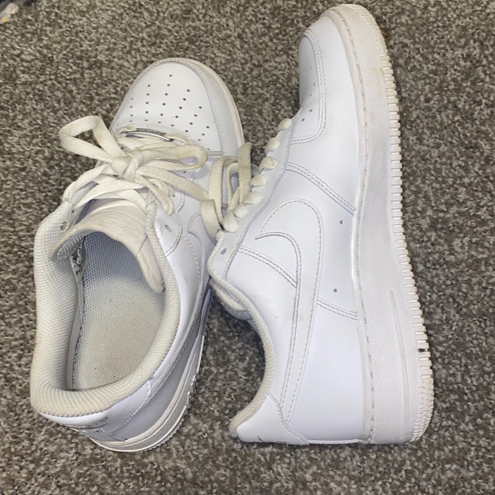 shoes laces could be bleached other then that good condition!